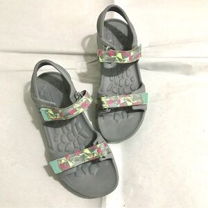 Merrell Hydro Drift Sandal Size 3 in Gray Multi ML-G